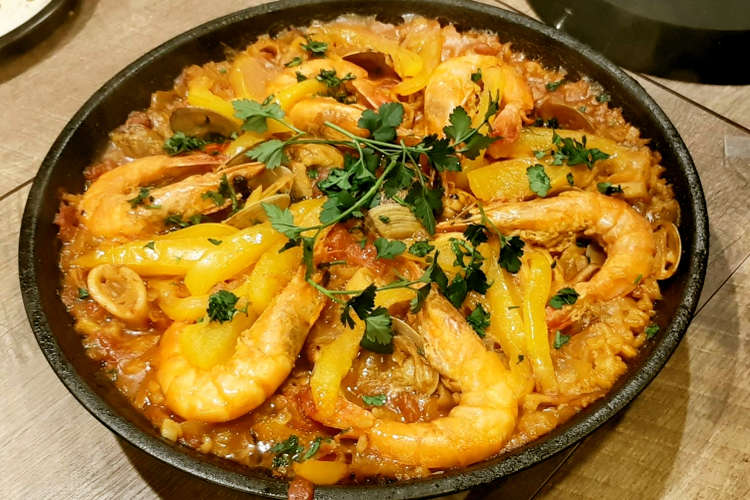 簡単 スペイン香る有頭エビのパエリヤ レシピ 作り方 By Cathy0710 クックパッド 簡単おいしいみんなのレシピが355万品