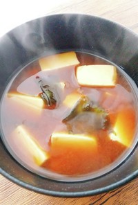 我が家の定番レシピ☆豆腐とわかめの味噌汁