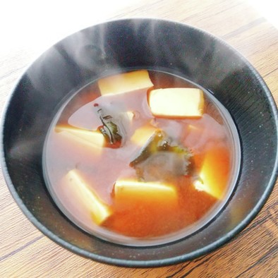 我が家の定番レシピ☆豆腐とわかめの味噌汁の写真