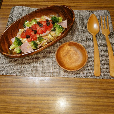 ヨウサマの減塩ブロッコリーとハムのサラダの写真