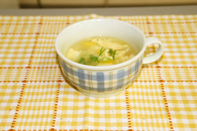 玉ねぎとにんじんの中華スープの写真