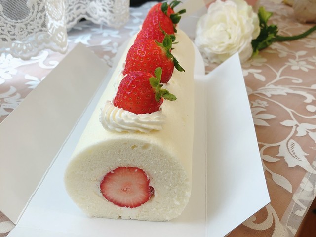 苺の純白ロールケーキ レシピ 作り方 By Jyunryou クックパッド 簡単おいしいみんなのレシピが376万品