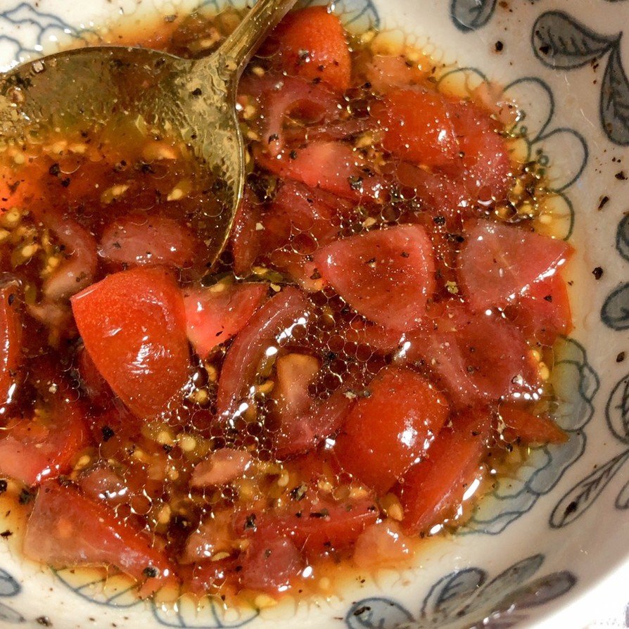 刻みトマトとバルサミコ酢のドレッシングの画像
