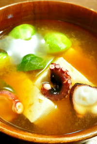蛸、芽キャベツ、豆腐のお味噌汁