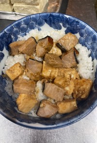 豆腐とカツオの生姜焼き丼