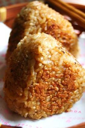 裏ワザ 冷凍食品の味に 焼きおにぎり の中まで味が