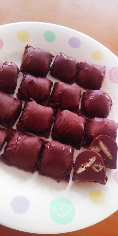 簡単 手作りチョコ菓子(柿の種チョコ)の写真