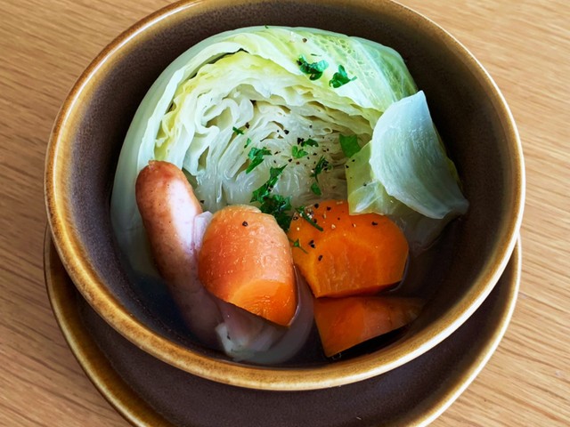 ストウブ鍋で野菜たっぷりポトフ