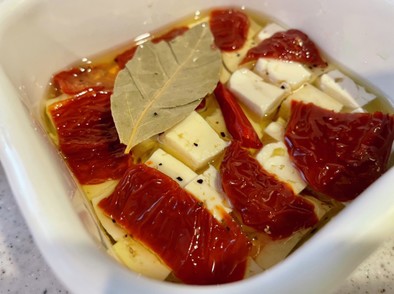 豆腐とドライトマトのカプレーゼ風の写真