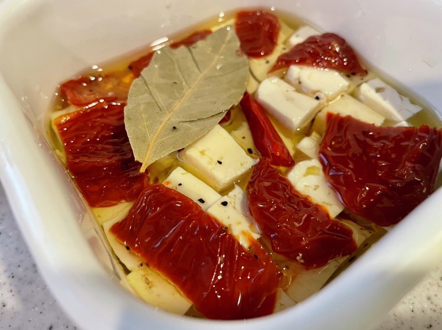 豆腐とドライトマトのカプレーゼ風の画像