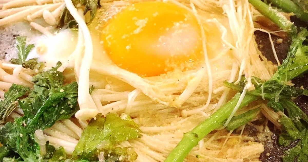 えのきと春菊の巣篭もり卵 レシピ 作り方 By おうちごはん クックパッド 簡単おいしいみんなのレシピが358万品