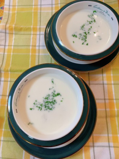 ホワイトアスパラガスのミルクスープの写真