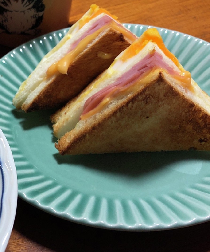 コンビニのサンドイッチをトーストの画像