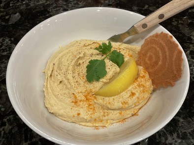 塩レモンで作るハムス（Hummus）の写真