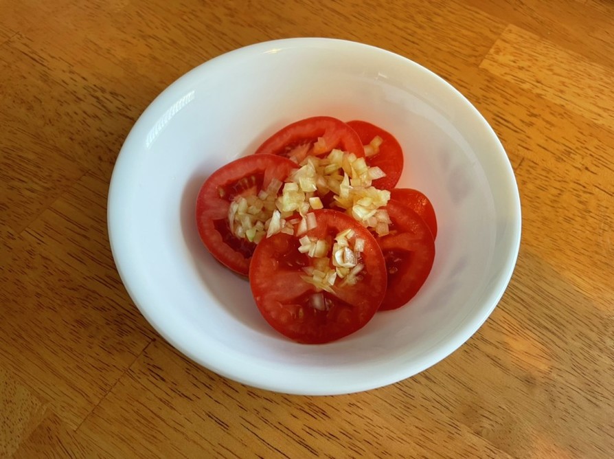トマトと玉ねぎの簡単和風サラダの画像