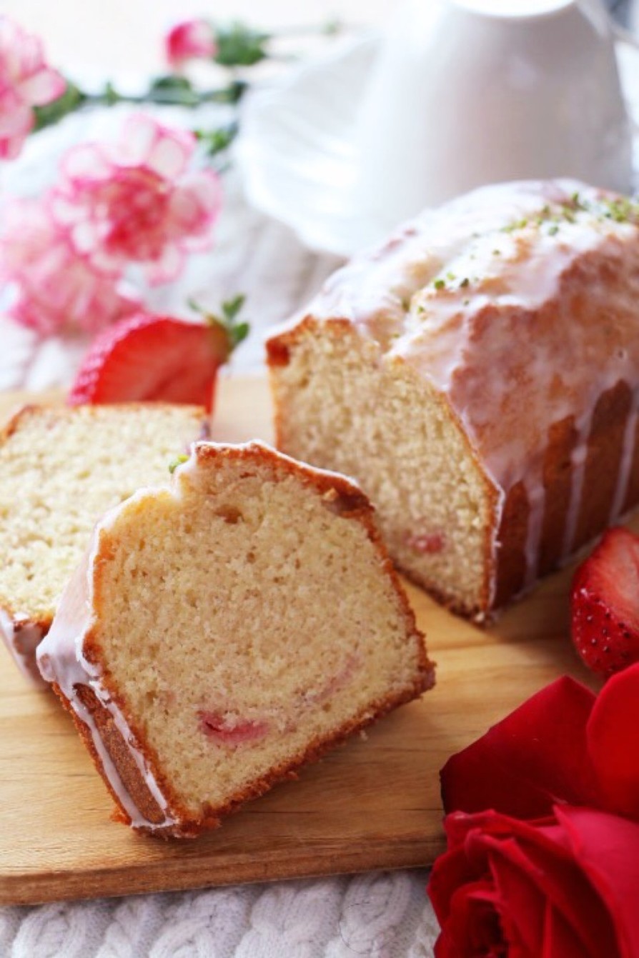 フレッシュ苺のパウンドケーキの画像