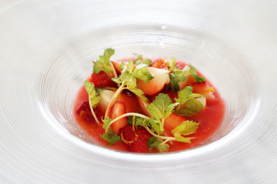 簡単フランス料理苺とセロリのガスパチョ風の画像