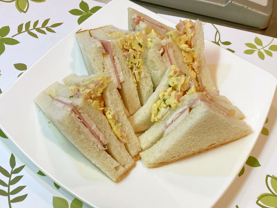 鶏ハムとマヨタマのサンドイッチの画像