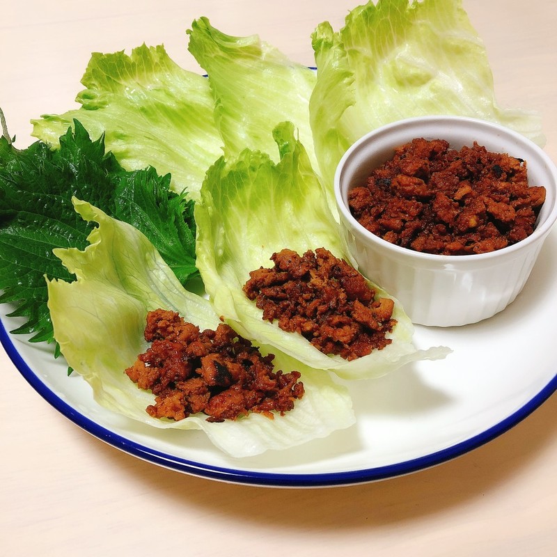鶏ひき肉のレタスラップのレシピ