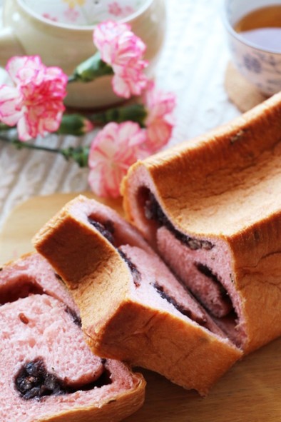 HBで簡単！桜香る桜餅風あんロール食パンの写真