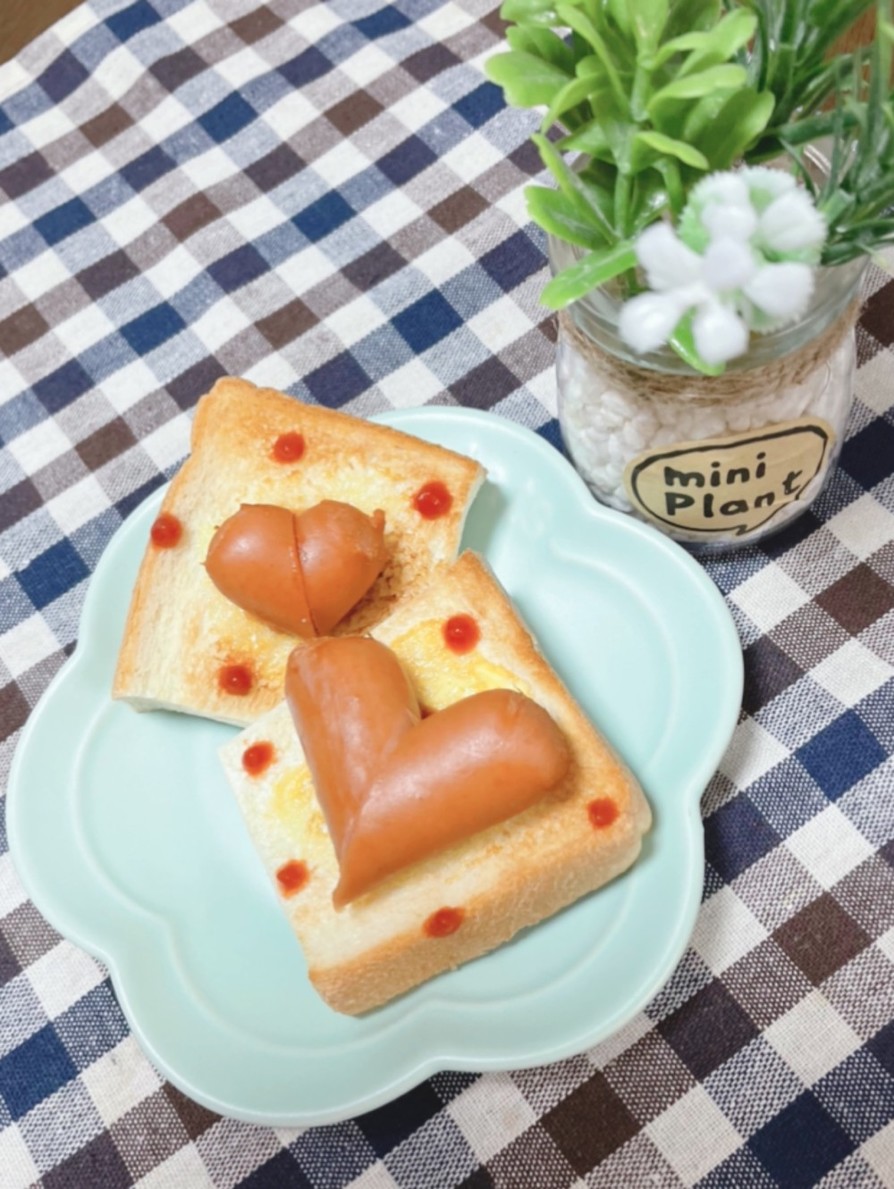 ウインナーのハートトースト♡の画像