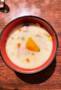 チキンと根菜の豆乳スープ