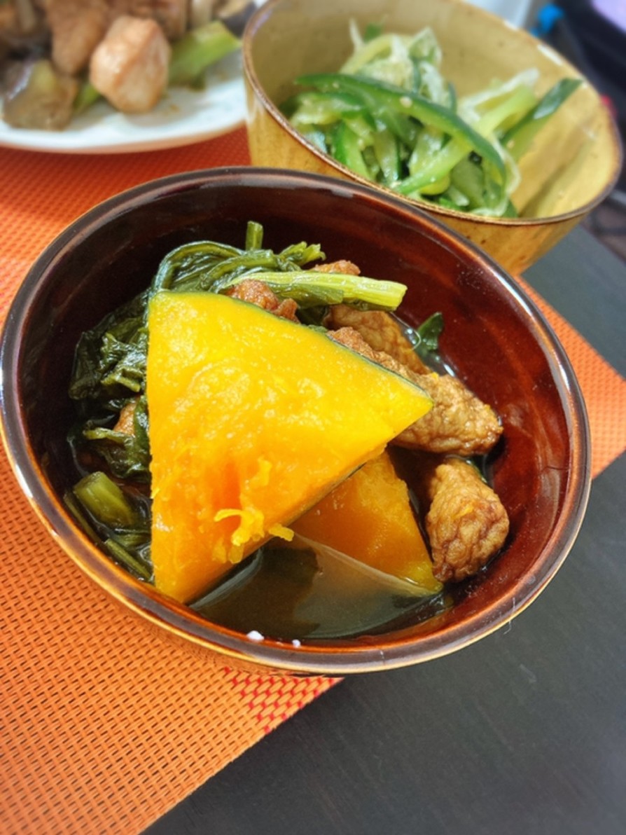 南瓜とフキと春菊の煮物の画像