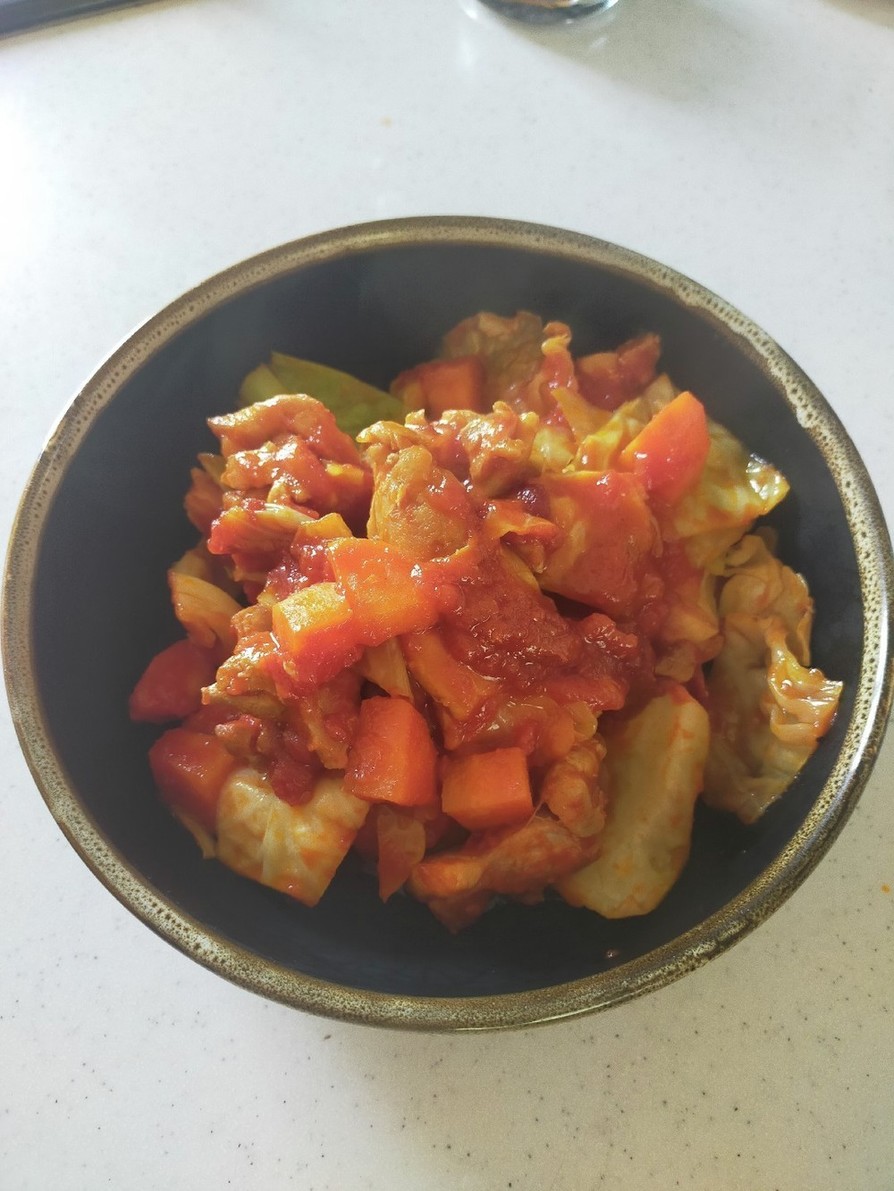 鶏とキャベツのトマト缶煮込みの画像