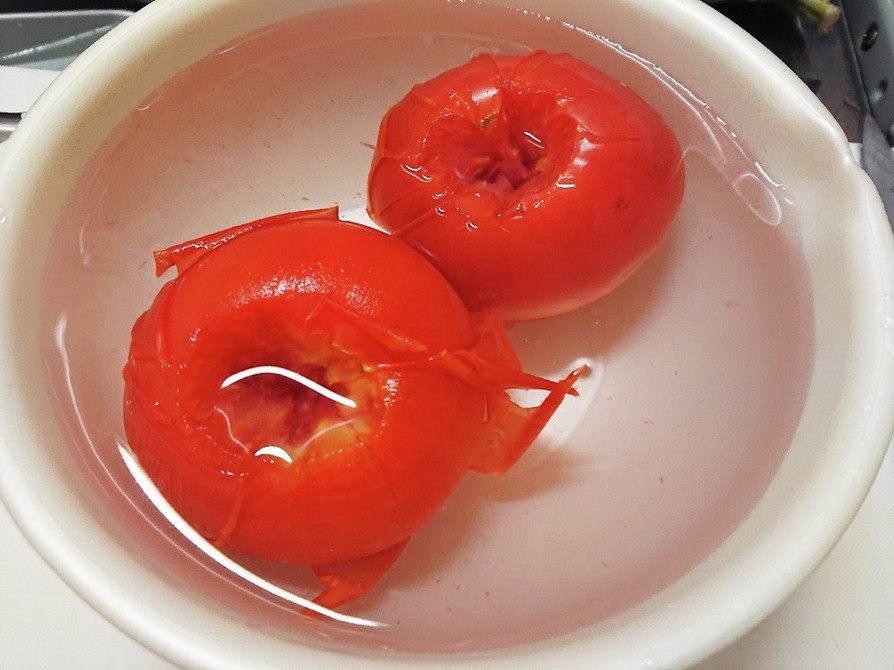 【料理の基本】簡単すぎるトマトの湯剥きの画像