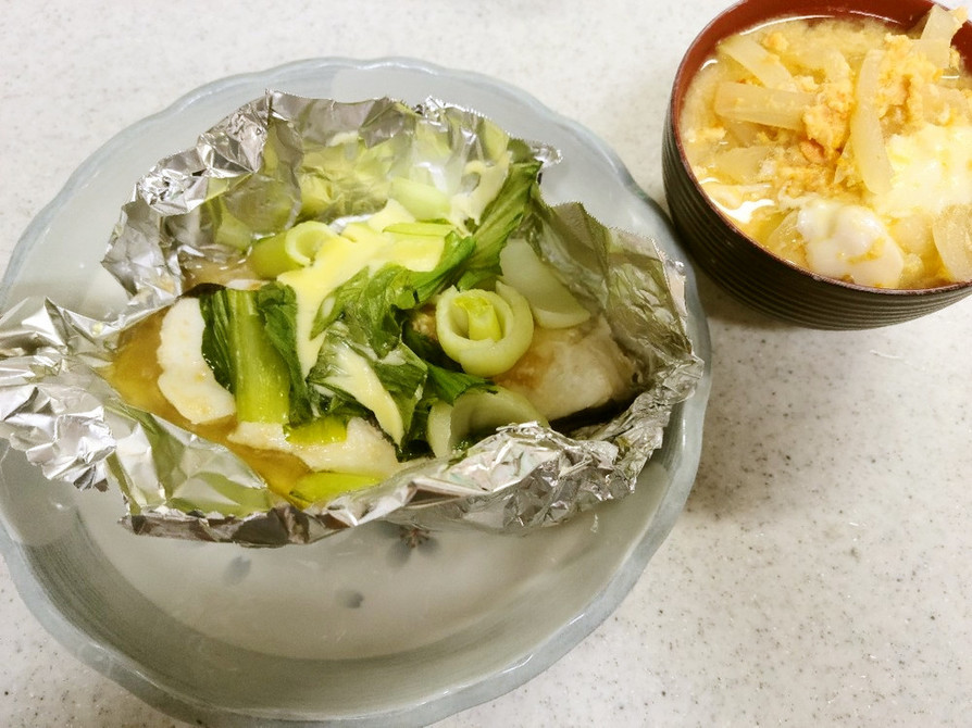 鱈とチンゲン菜の味噌焼き＆玉葱の味噌汁の画像
