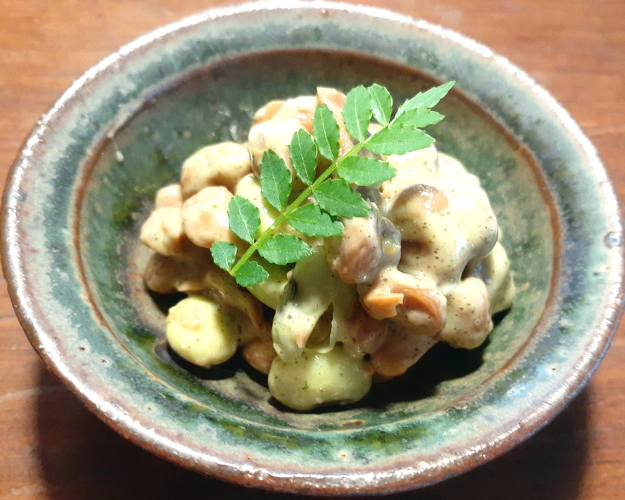 青大豆の納豆木の芽ソース穴開きレンゲ使用の画像