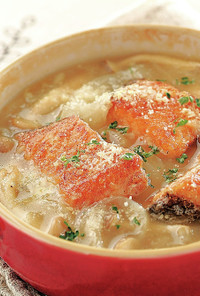 秋鮭のオニオングラタン風スープ