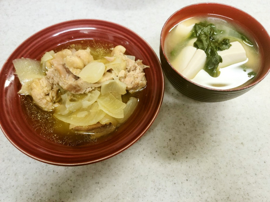 ✨鶏肉と玉葱のコンソメスープ＆味噌汁✨の画像
