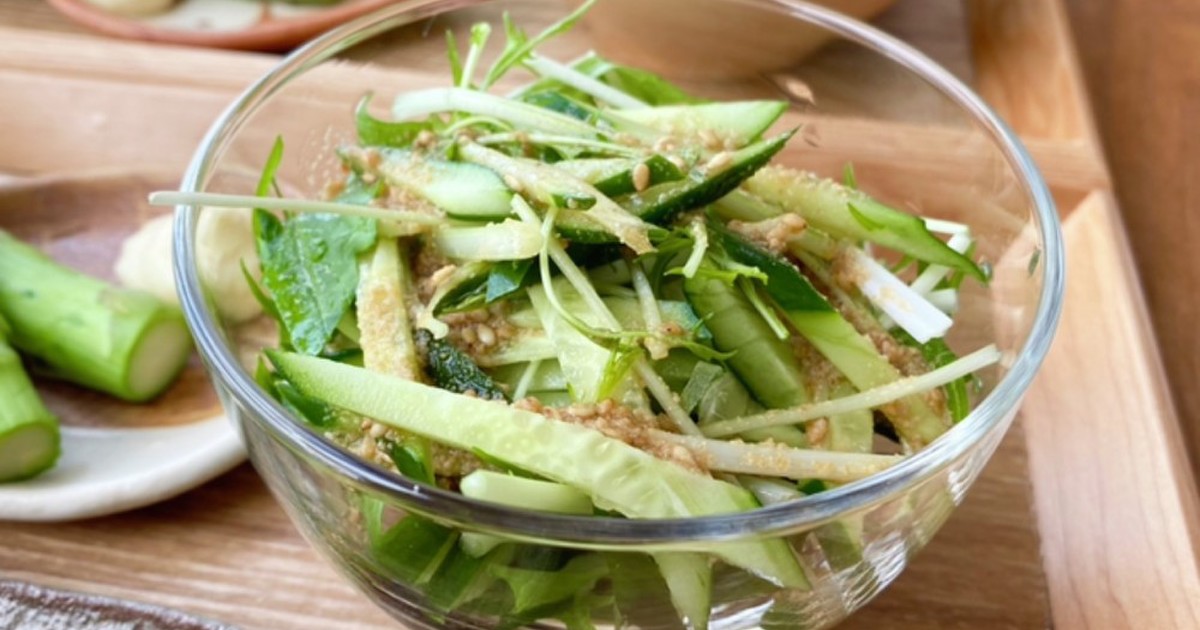 スパイシーなキュウリのサラダのレシピ