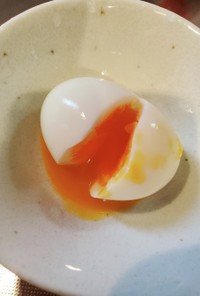 簡単ゆで卵　新しい卵でも綺麗に剥けるかも
