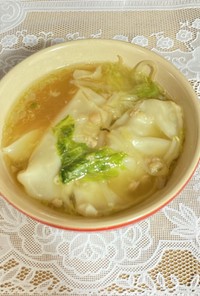 餃子入り中華スープ