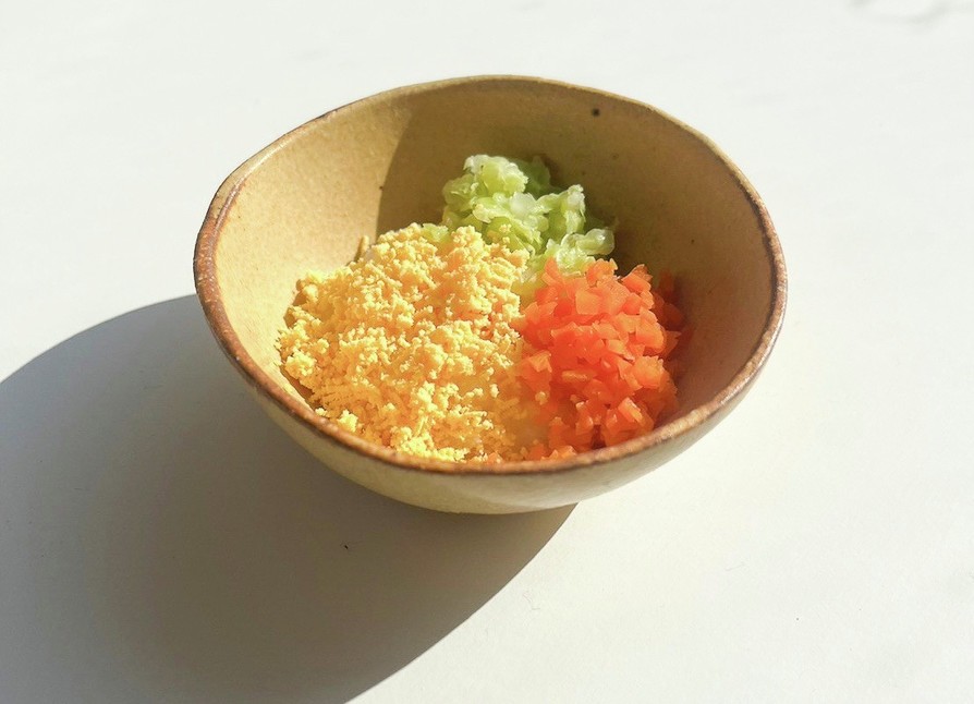 【離乳食中期】野菜と卵のおかゆの画像