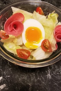 花ビアハム&自家製半熟卵シーザーサラダ♡
