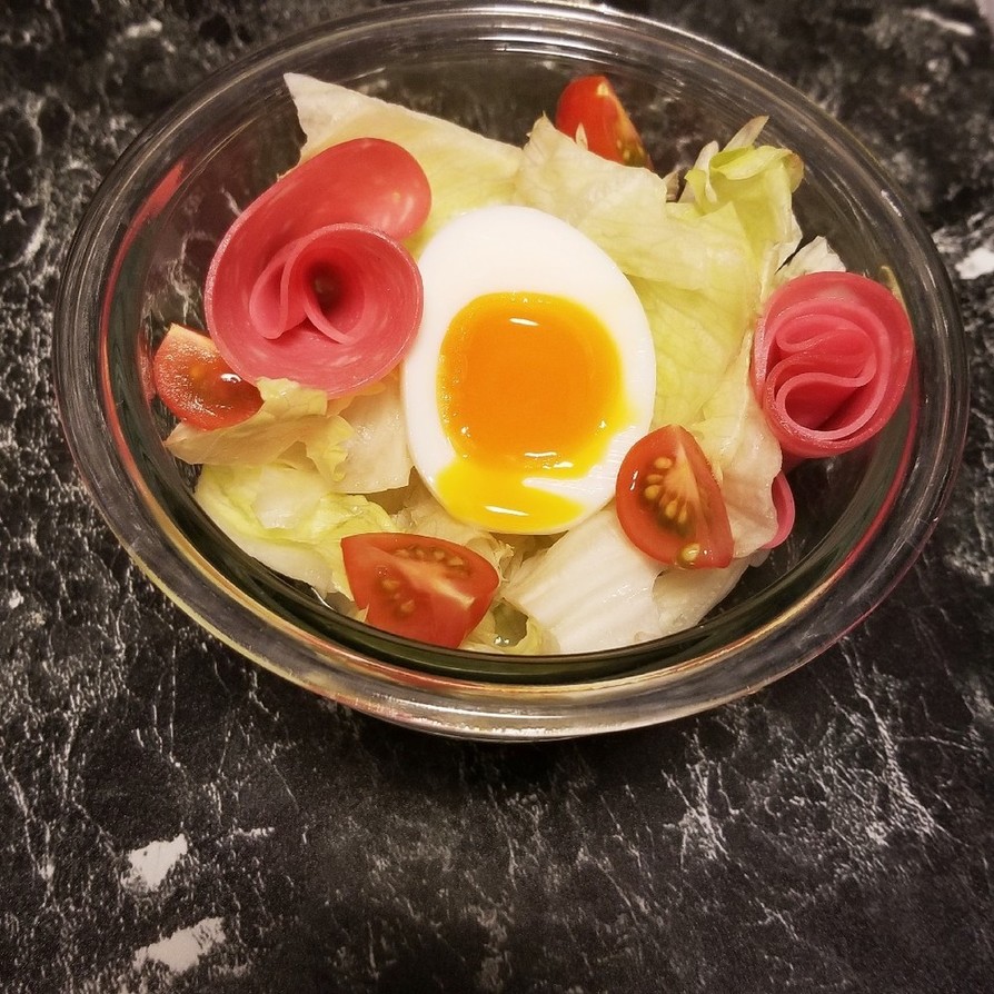花ビアハム&自家製半熟卵シーザーサラダ♡の画像