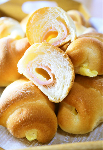 朝食ランチ簡単成形ハムチーズ☆ロールパンの写真