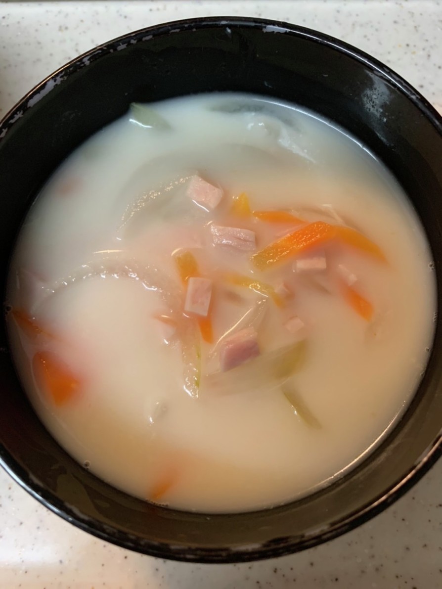 簡単！人参と玉ねぎとハムのミルクスープの画像
