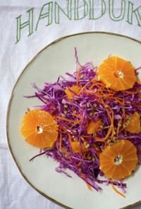 紫キャベツとオレンジのカラフルサラダ