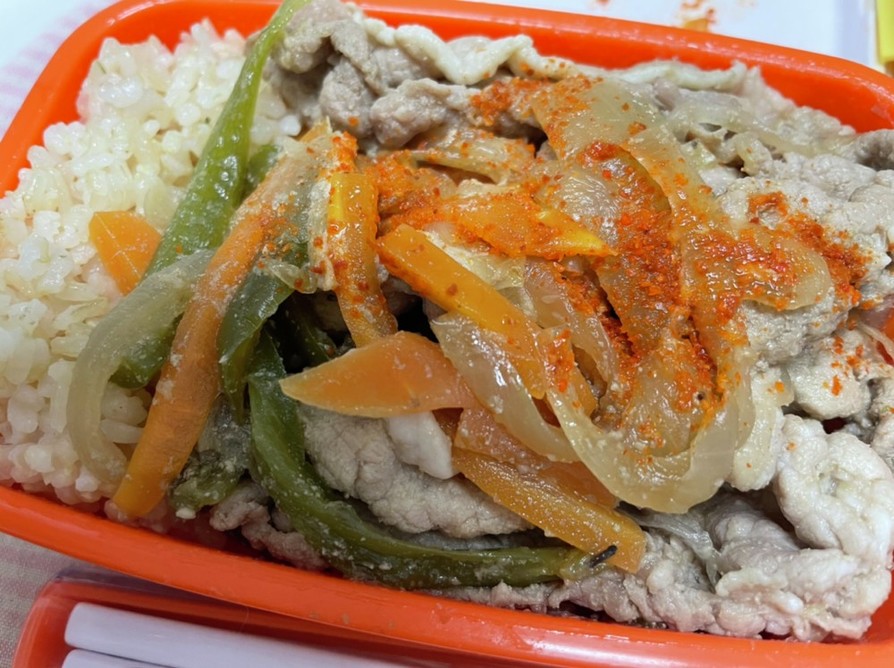 野菜をたっぷり食べる豚の生姜焼きの画像