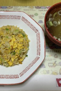 MrsWongちの葱花炒飯とスープ