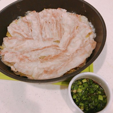 豚バラと野菜の蒸ししゃぶ、ニラ醤油ダレの写真