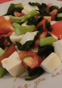 豆腐、トマト、アスパラ具沢山簡単サラダ