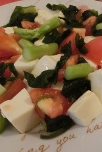 豆腐、トマト、アスパラ具沢山簡単サラダ