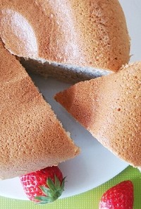フレッシュ苺・シフォンケーキ（炊飯器）