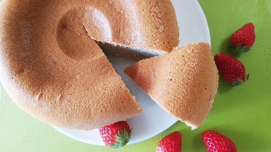 フレッシュ苺・シフォンケーキ（炊飯器）の画像