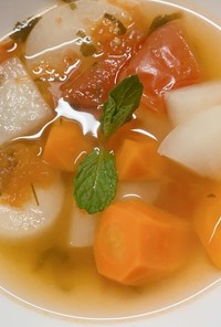 大根入りの野菜スープ